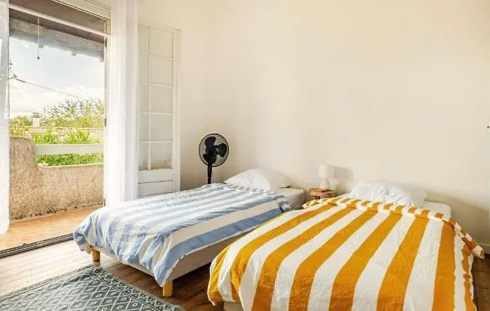 Entre Provence-camargue, Belle Maison Avec Piscine Semesterbostad